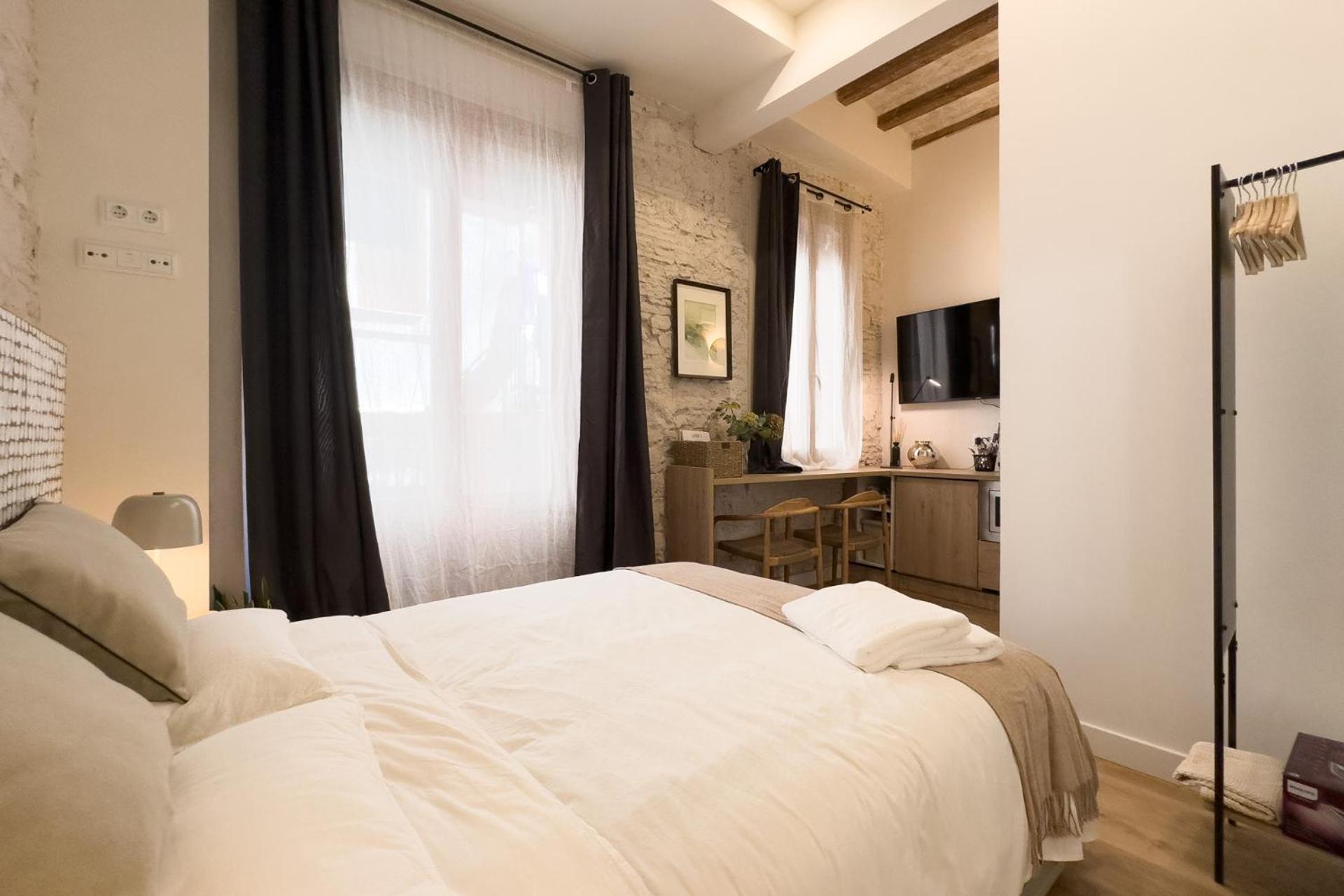 Unique Living Born Apartments & Studios Барселона Экстерьер фото